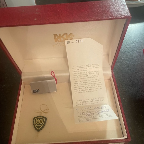 TWO ORCHID BROOCHS - Picture 7 of 10